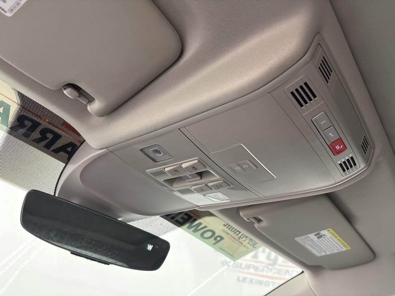 Used 2023 Volkswagen Taos SE w/ Panoramic Sunroof Package image 18