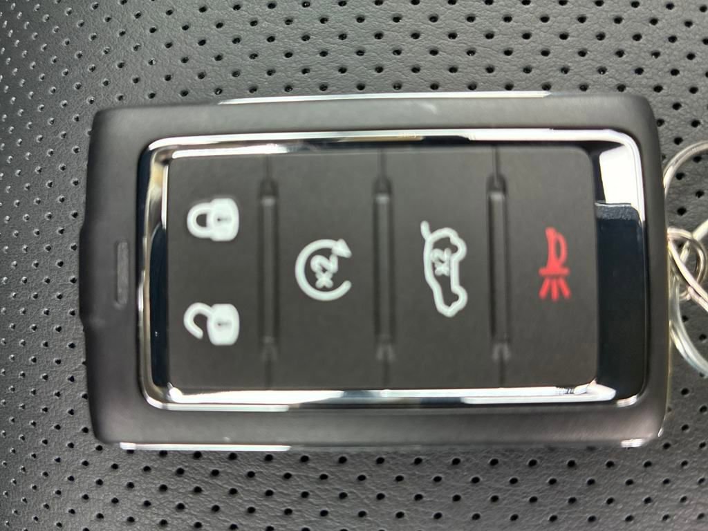 New 2025 Jeep Grand Cherokee Overland w/ Luxury Tech Group IV AWD/4WD image 30
