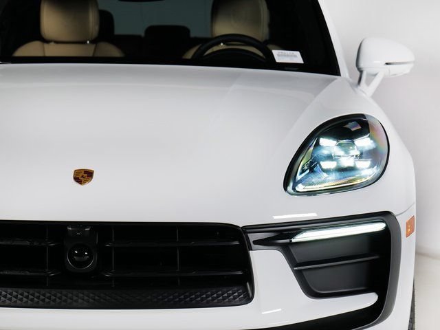 Certified 2026 Porsche Macan AWD/4WD image 30