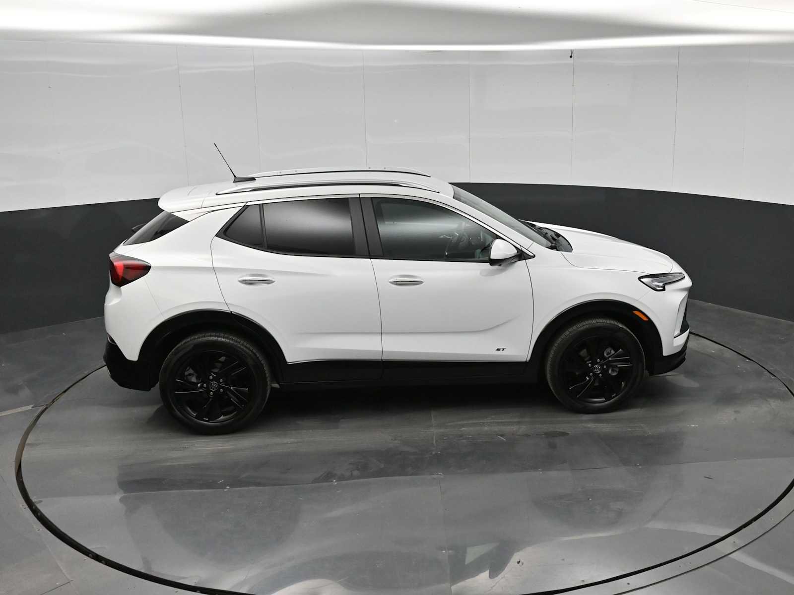 Used 2025 Buick Encore GX Sport Touring w/ Advanced Technology Package AWD/4WD image 31