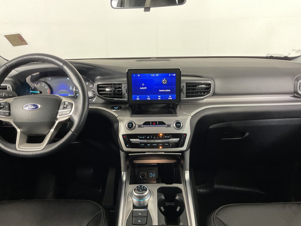 Used 2022 Ford Explorer XLT w/ Equipment Group 202A AWD/4WD image 15