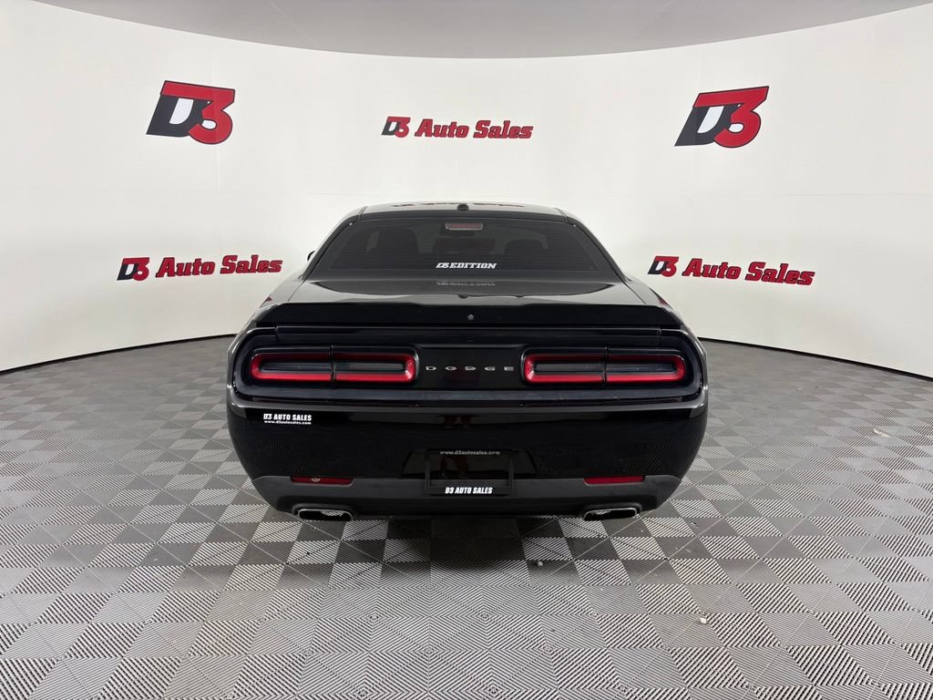 Used 2019 Dodge Challenger SXT RWD image 5
