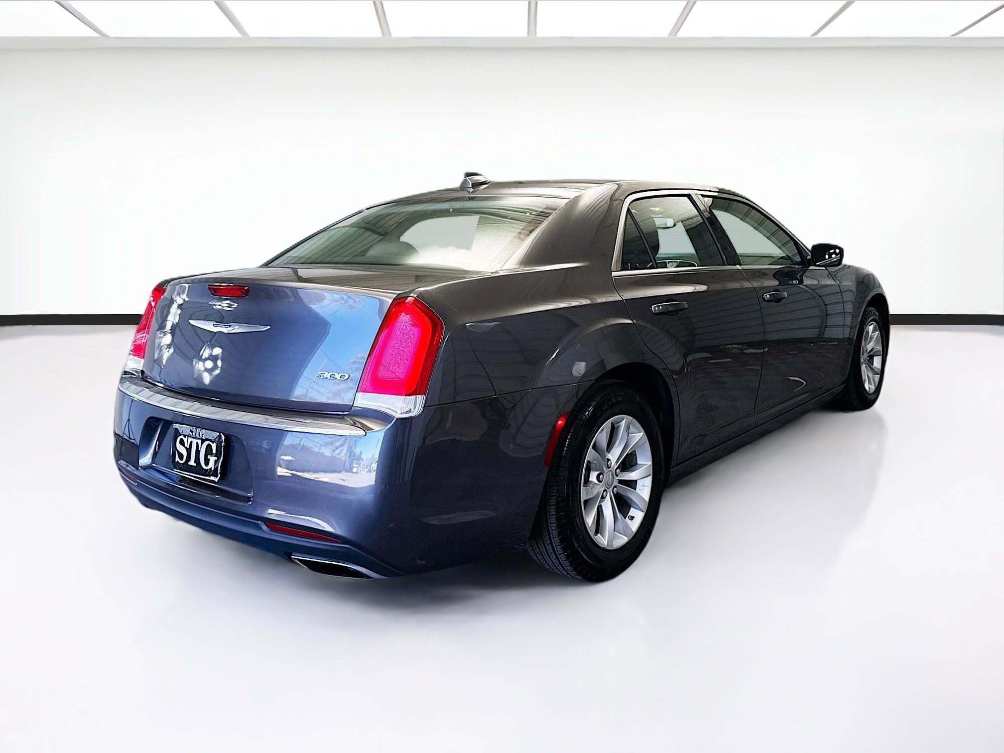 Used 2023 Chrysler 300 Touring image 4