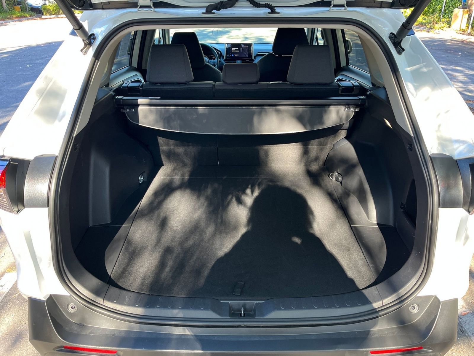 Used 2025 Toyota RAV4 XLE image 32