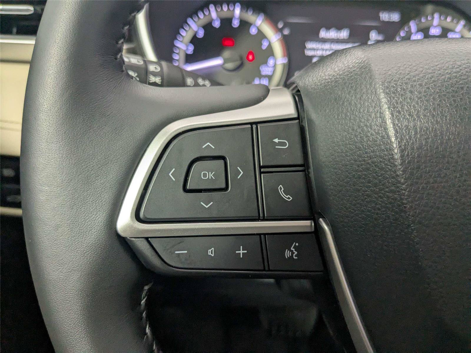 Certified 2025 Toyota Highlander XLE FWD image 20