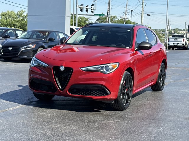 Used 2020 Alfa Romeo Stelvio Ti w/ Nero Edizione AWD/4WD image 12