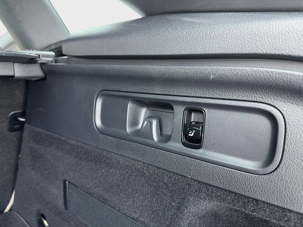 Used 2024 Mercedes-Benz GLC 300 image 19