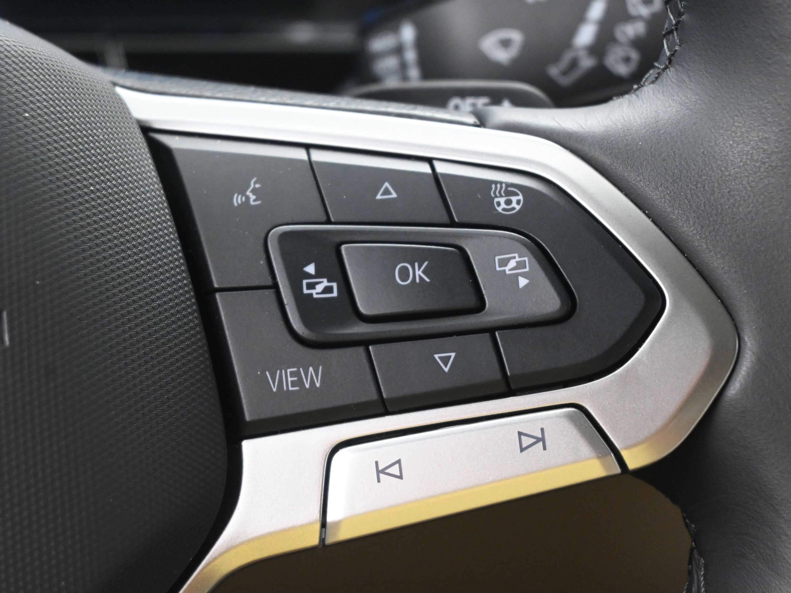 Used 2025 Volkswagen Atlas SEL Premium R-Line image 21