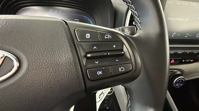 Used 2023 Hyundai Venue SEL FWD image 16