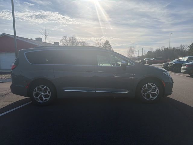Used 2023 Chrysler Pacifica Limited image 6