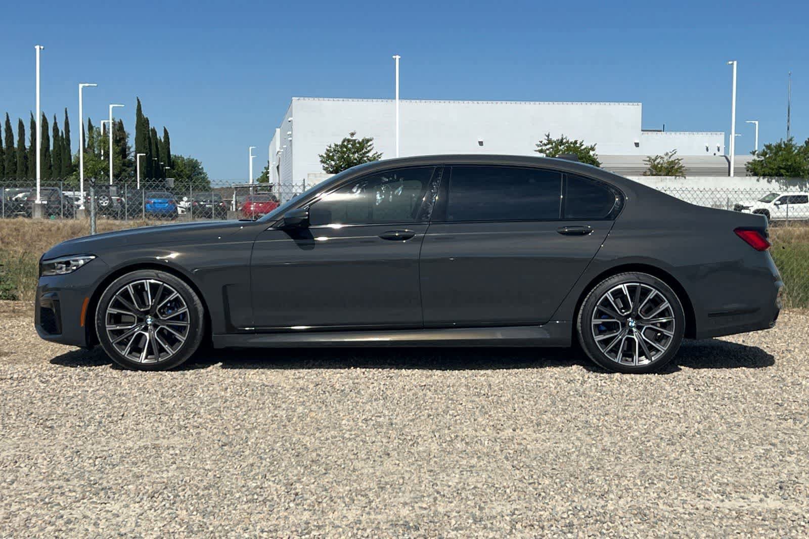 Used 2022 BMW 750i xDrive w/ Autobahn Package AWD/4WD image 6