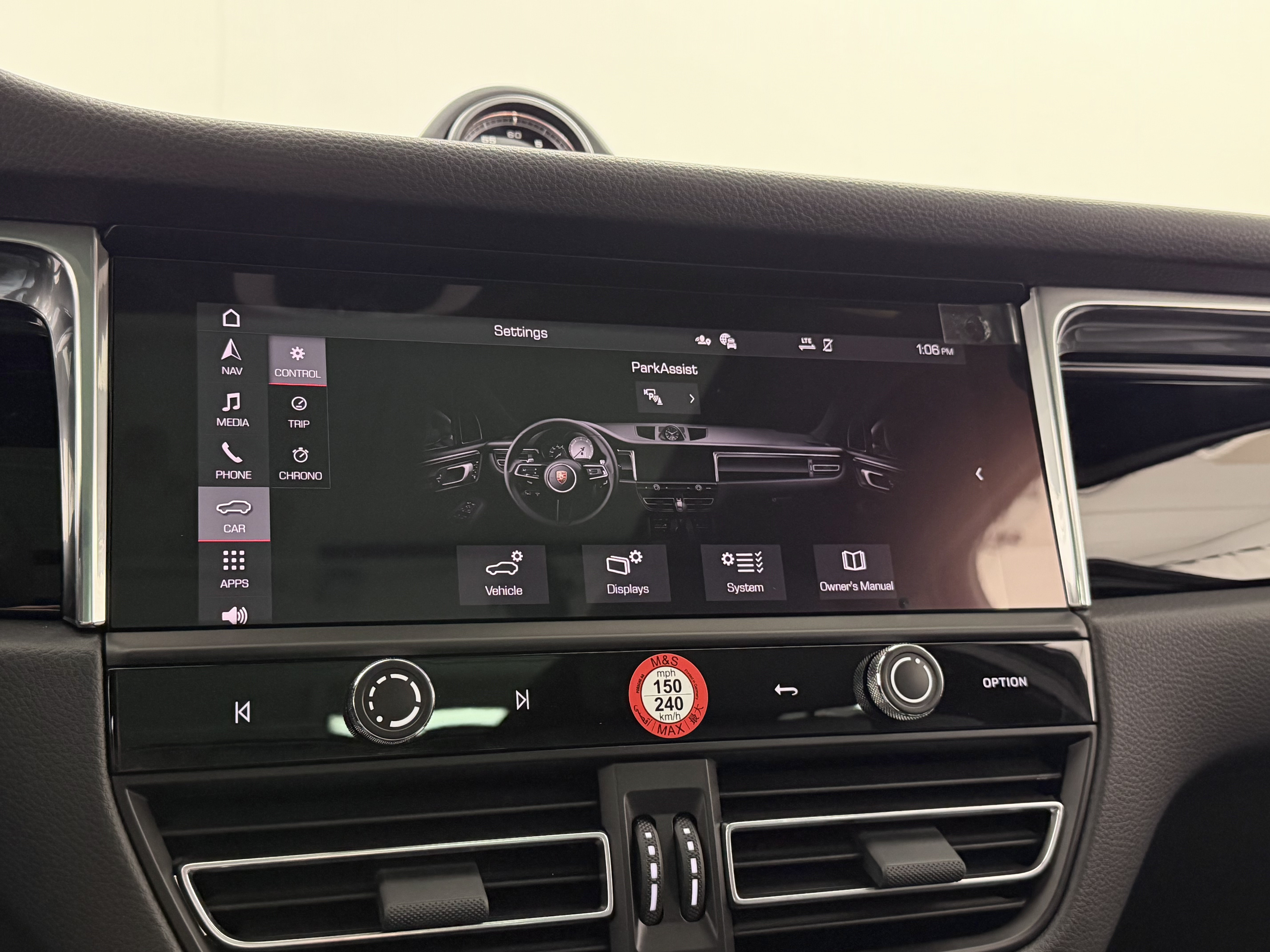 Certified 2026 Porsche Macan AWD/4WD image 43