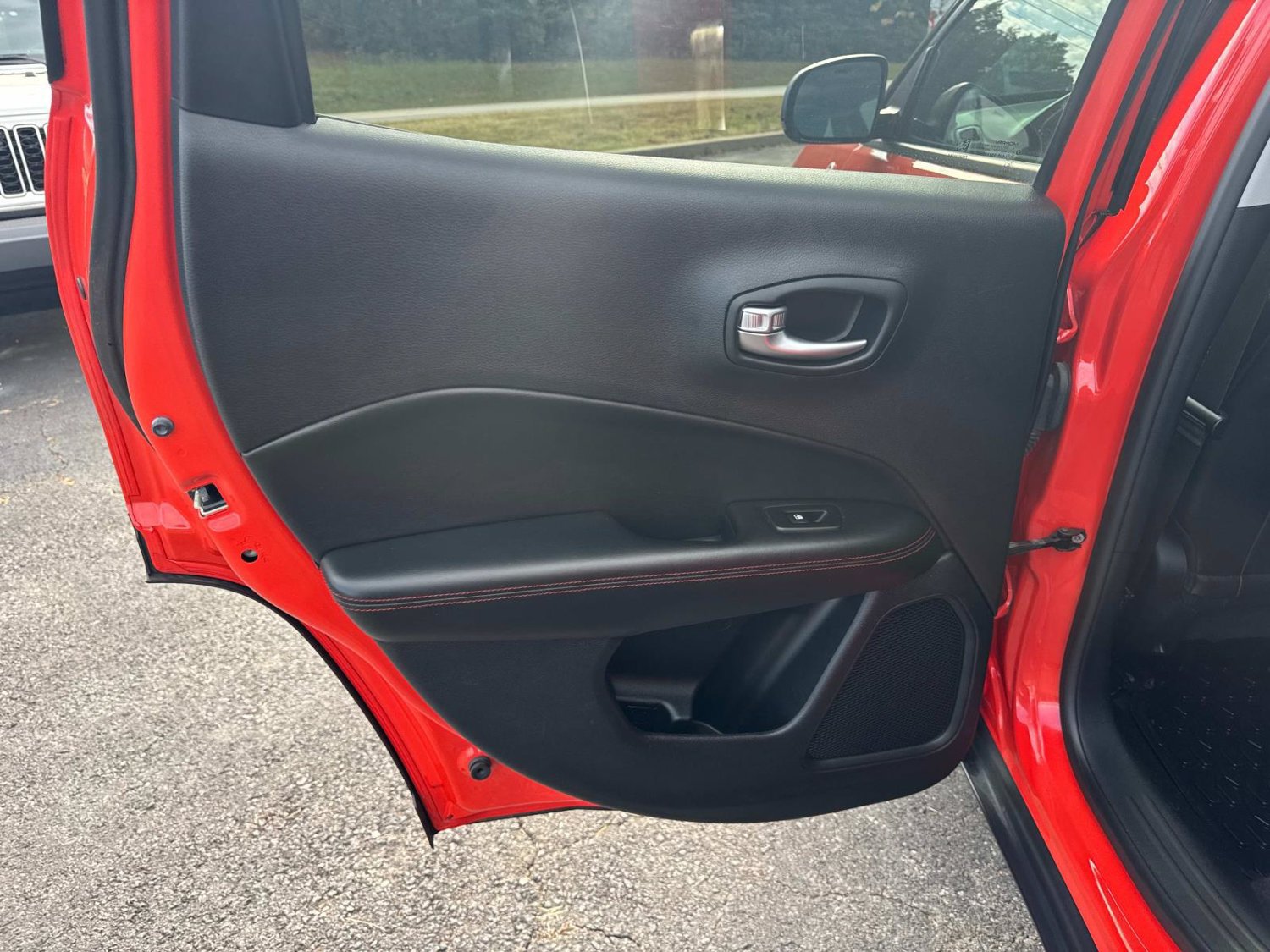 Used 2018 Jeep Compass Trailhawk w/ Cold Weather Group AWD/4WD image 26