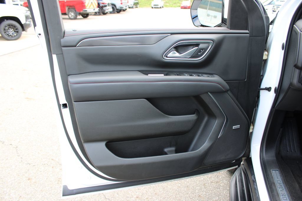 Used 2022 Chevrolet Suburban RST w/ Luxury Package AWD/4WD image 10