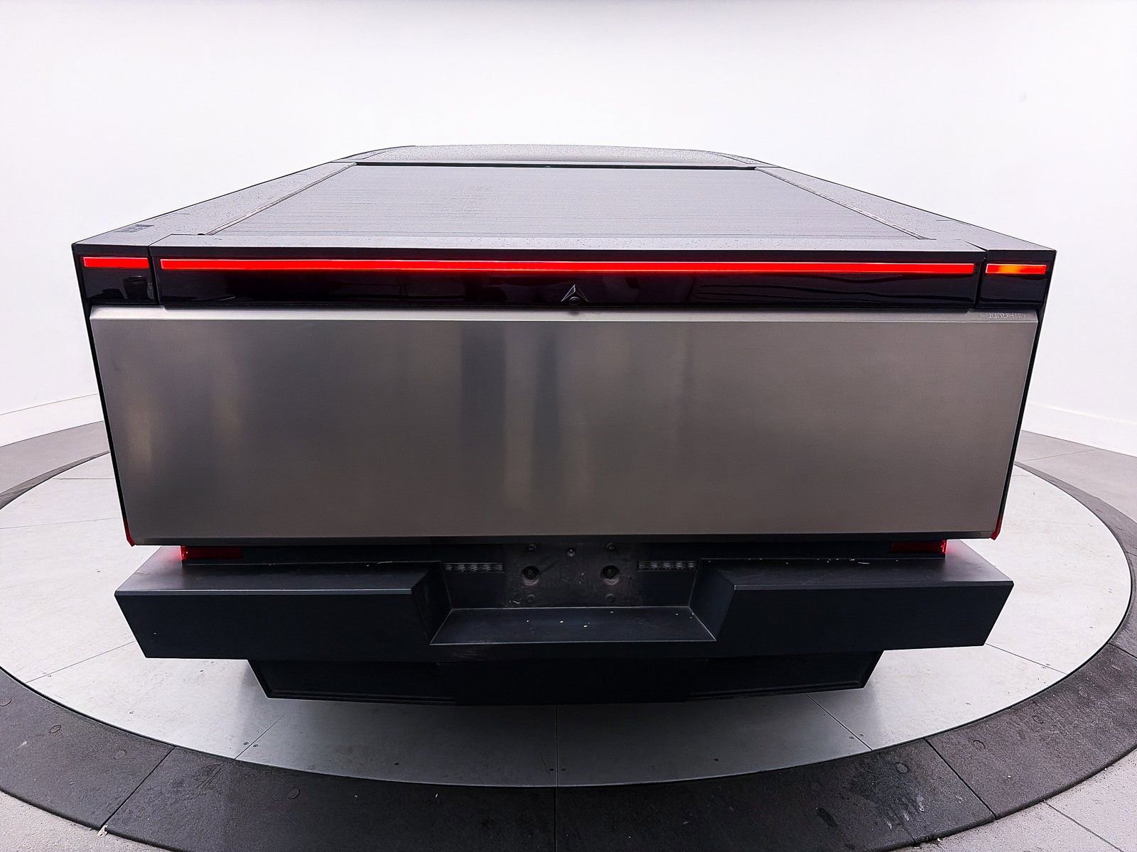 Used 2024 Tesla Cybertruck AWD Crew Cab image 12