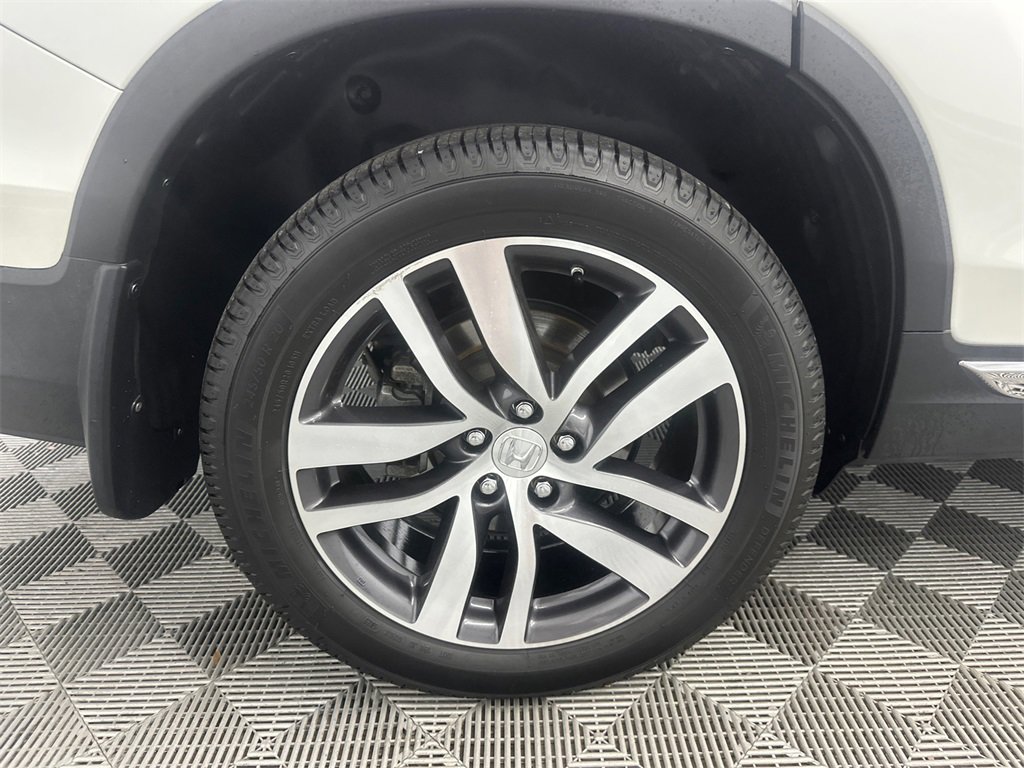 Used 2018 Honda Pilot Touring image 19