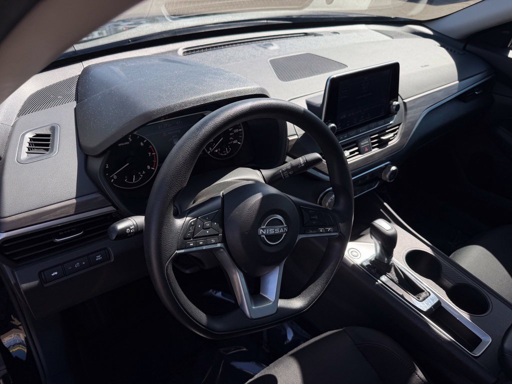 Used 2025 Nissan Altima 2.5 SV FWD image 18