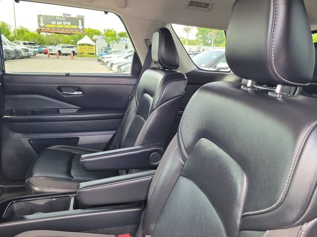 Certified 2024 Nissan Pathfinder SL w/ SL Premium Package FWD image 12