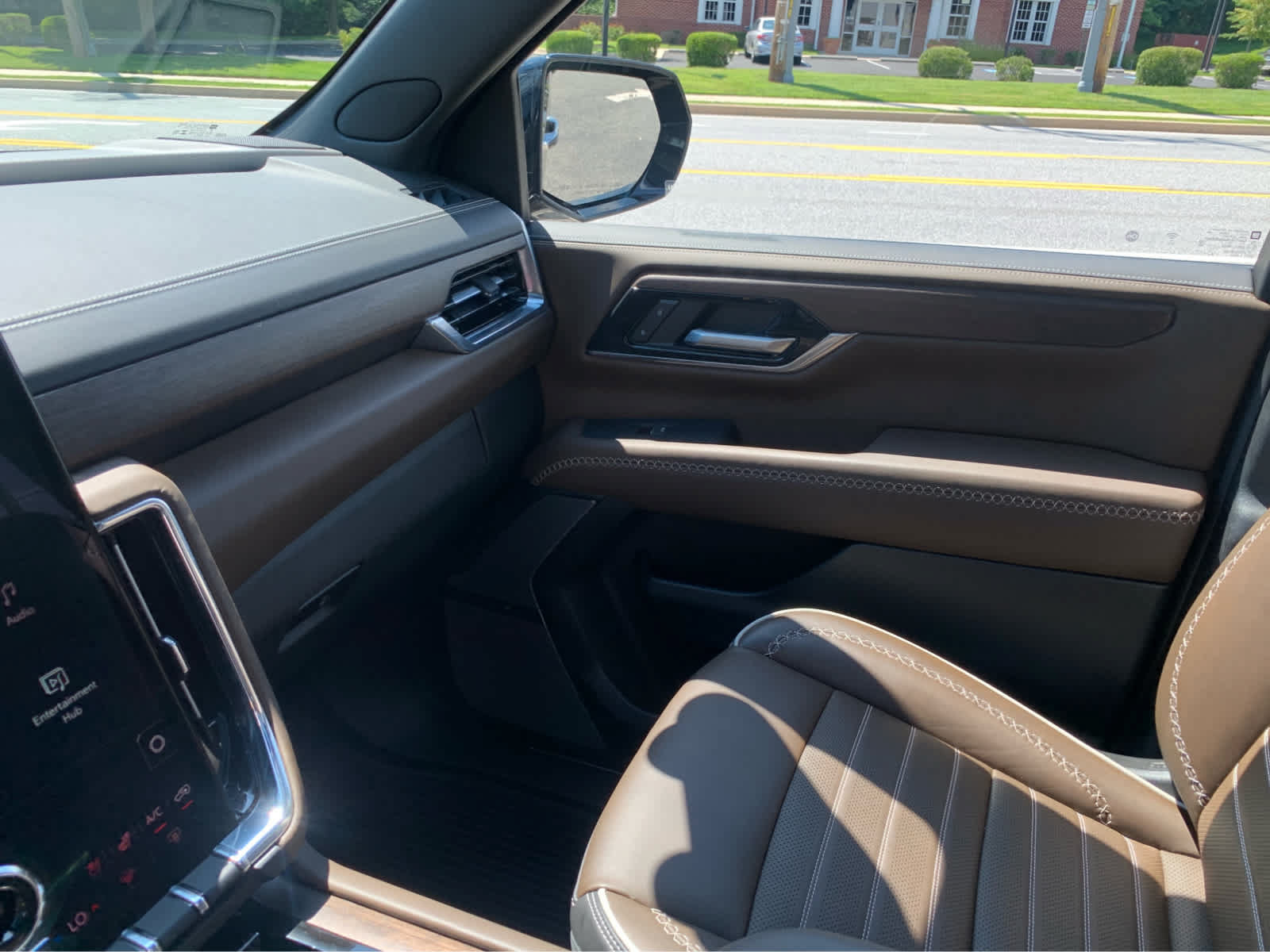 Used 2025 GMC Yukon Denali Ultimate AWD/4WD image 22