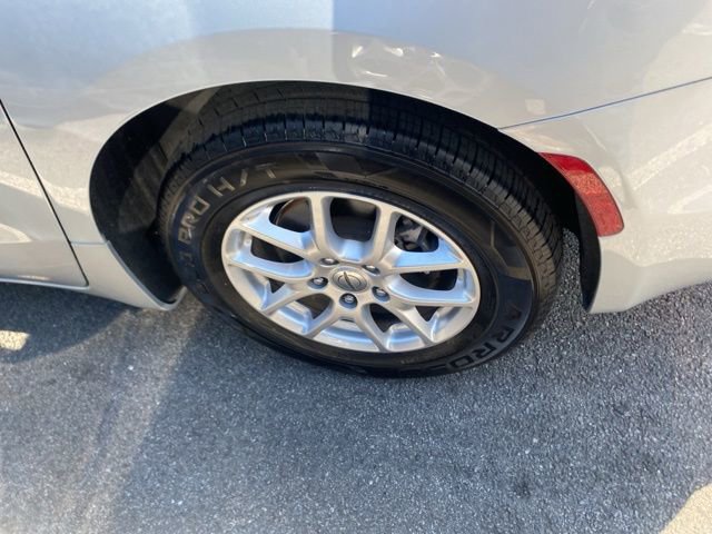 Used 2023 Chrysler Pacifica Touring-L FWD image 5