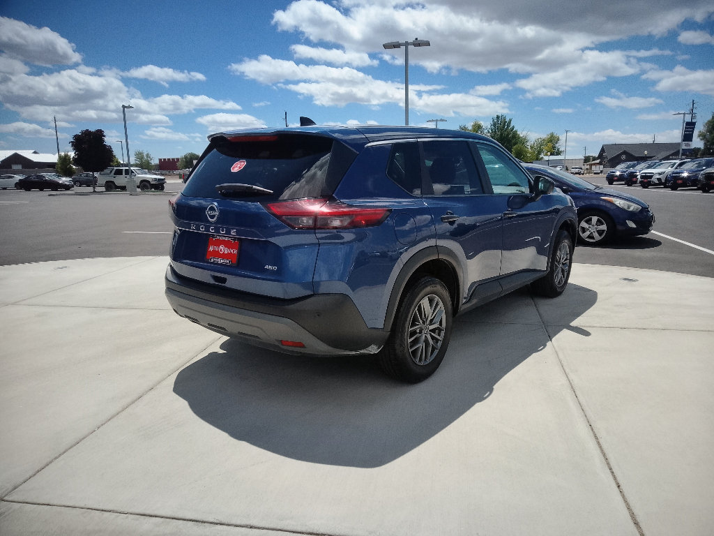 Used 2023 Nissan Rogue S AWD/4WD image 3