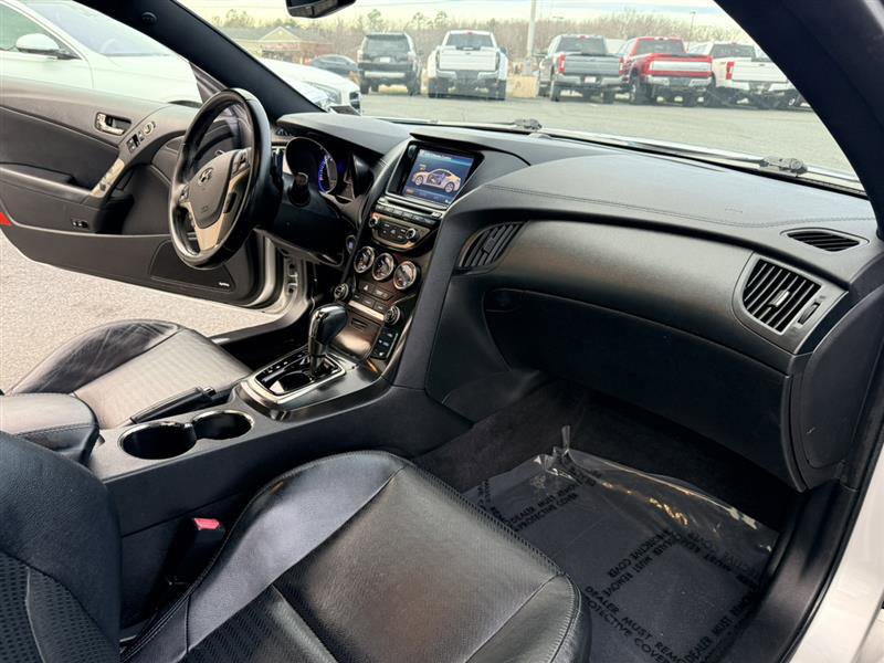 Used 2013 Hyundai Genesis 3.8 image 14