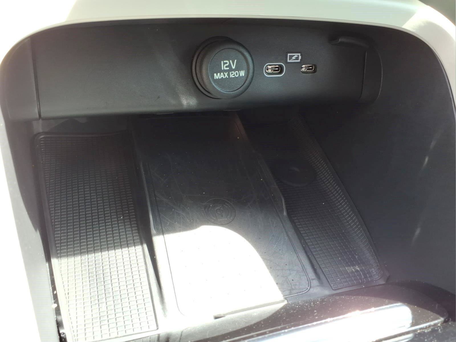 Used 2024 Volvo XC40 B5 Ultimate w/ Protection Package Premier AWD/4WD image 23