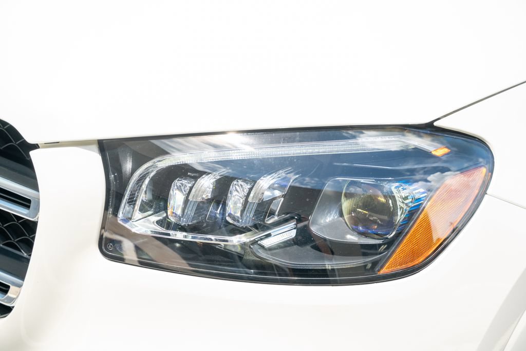 Used 2023 Mercedes-Benz GLS 580 4MATIC image 23