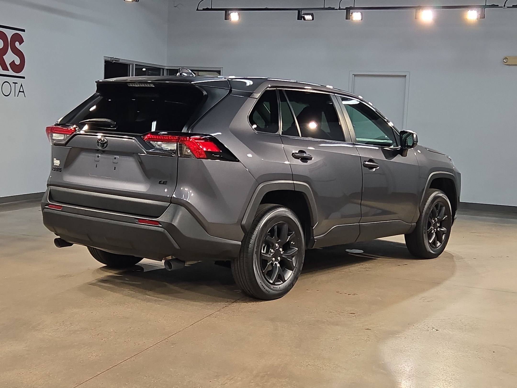 Used 2022 Toyota RAV4 LE FWD image 7