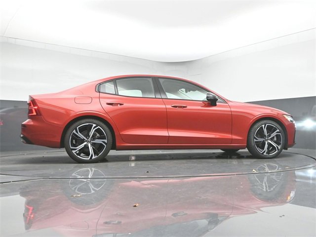 Used 2023 Volvo S60 B5 Plus image 42