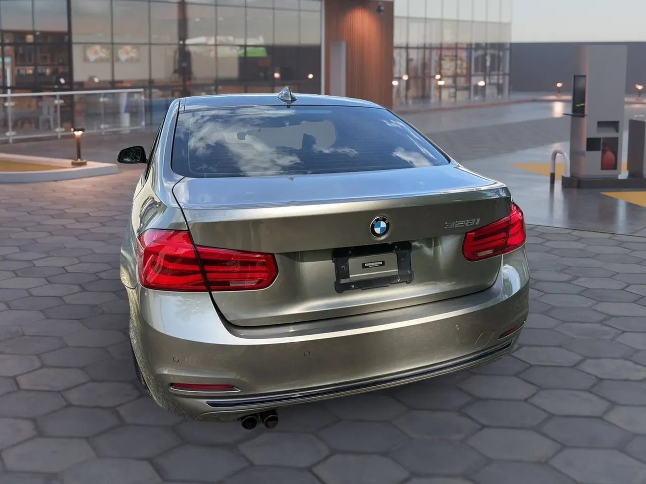 Used 2016 BMW 328i Sedan RWD image 11