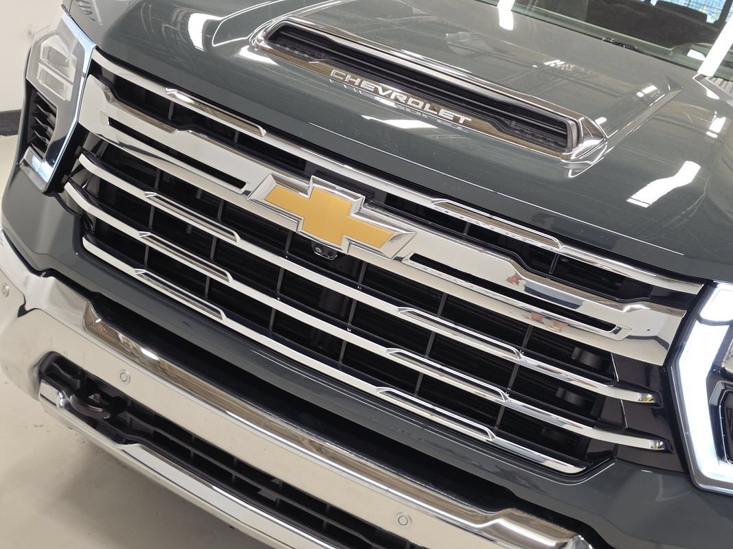 Used 2025 Chevrolet Silverado 2500 LTZ w/ LTZ Premium Package AWD/4WD image 43
