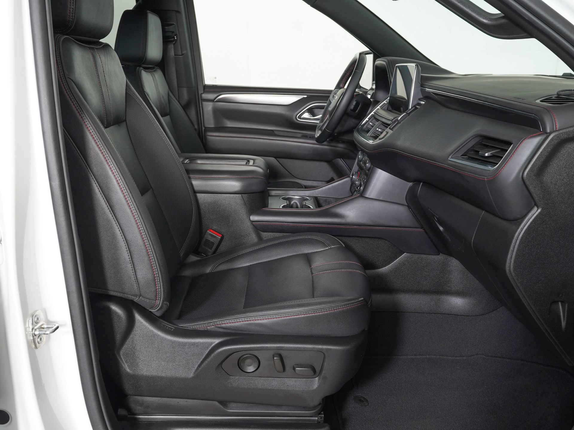 Used 2024 Chevrolet Suburban RST RWD image 8