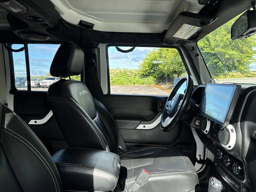 Used 2014 Jeep Wrangler Unlimited Sahara w/ Dual Top Group AWD/4WD image 11