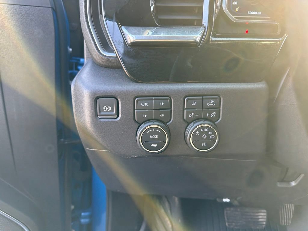 Used 2024 Chevrolet Silverado 1500 LT Trail Boss w/ LT Trail Boss Premium Package AWD/4WD image 17