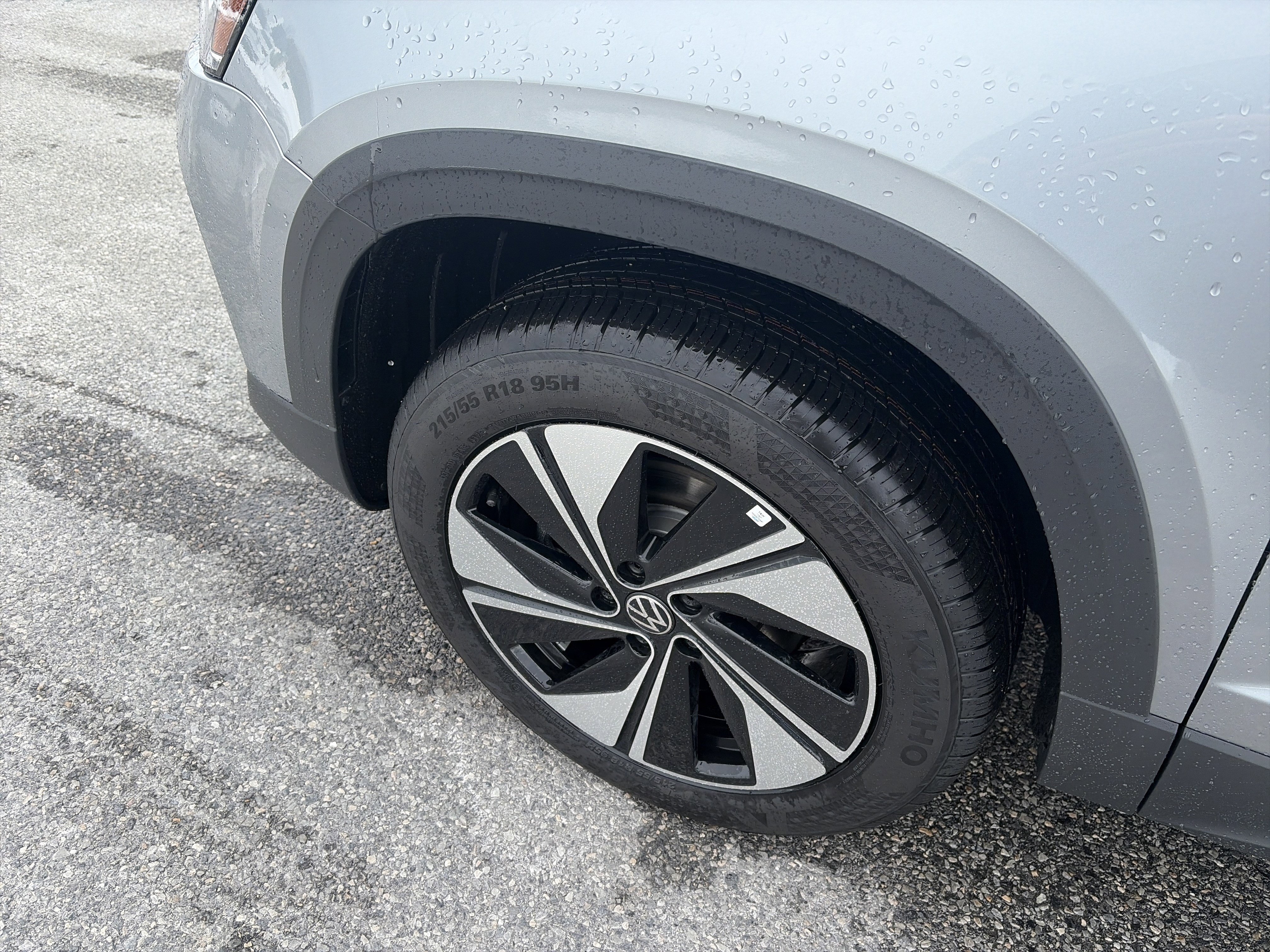 New 2026 Volkswagen Taos SE image 7