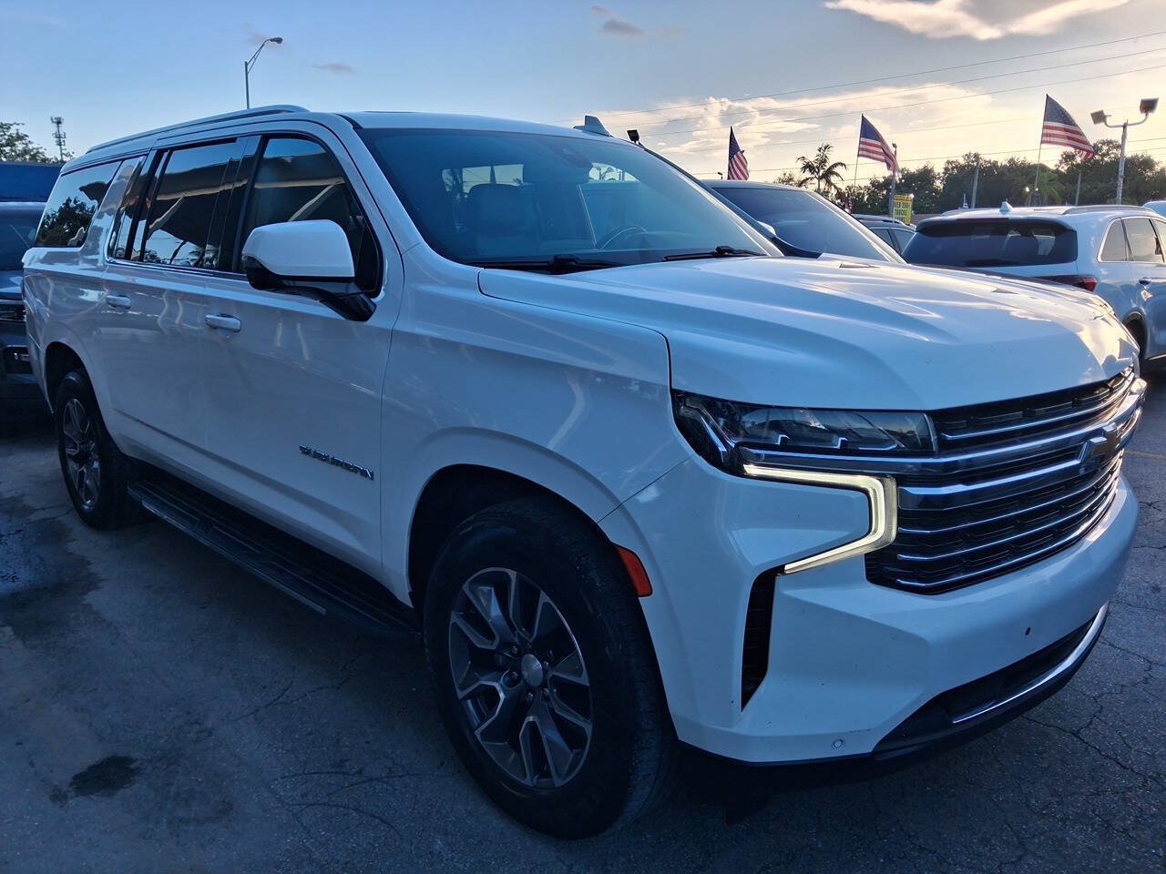 Used 2021 Chevrolet Suburban LT w/ LT Signature Package RWD image 28