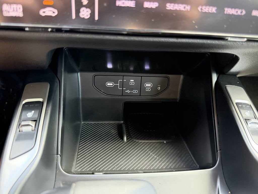 Used 2025 Kia Sorento S FWD image 25