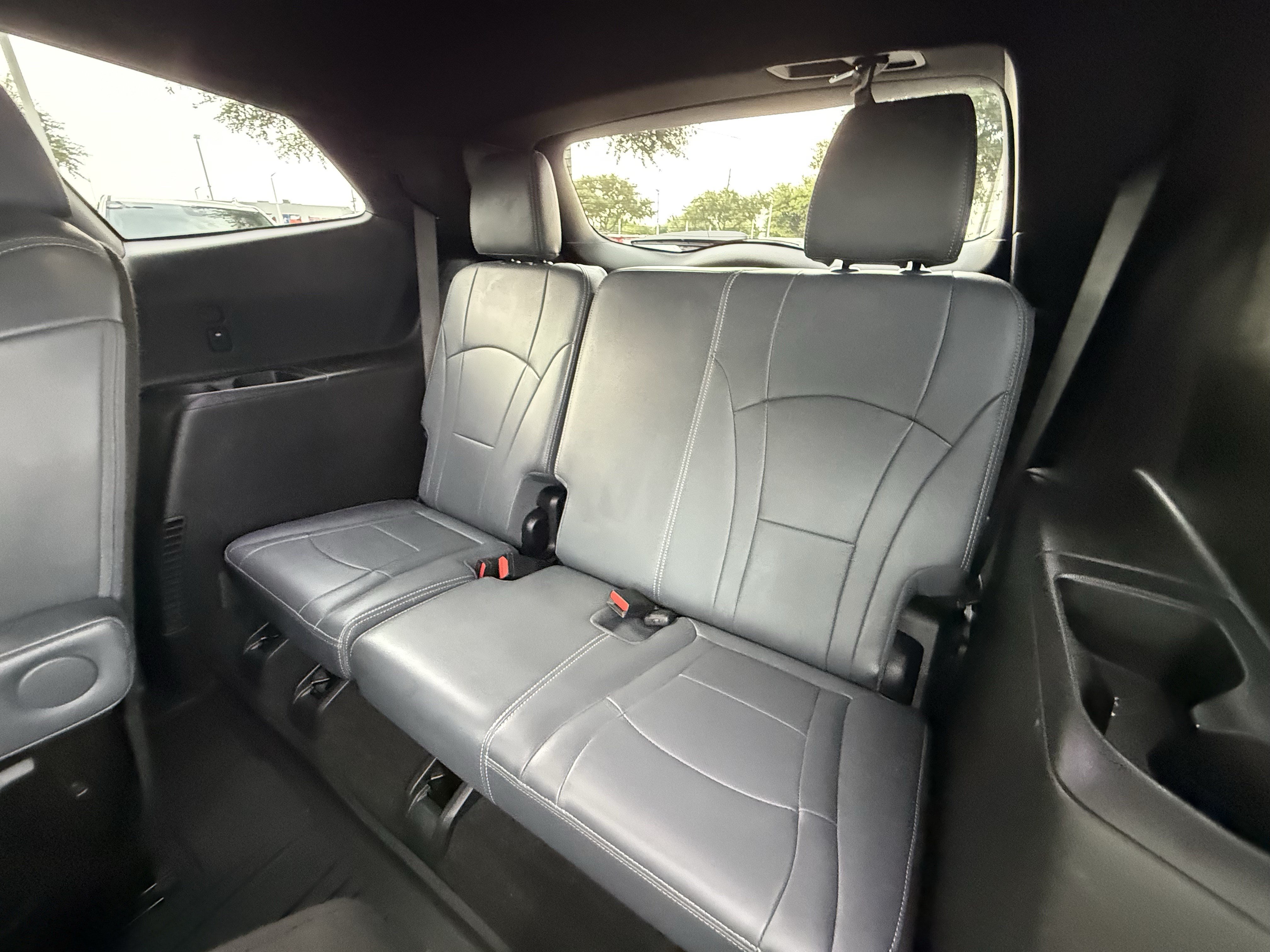Used 2024 Buick Enclave Essence w/ Experience Buick Package FWD image 31