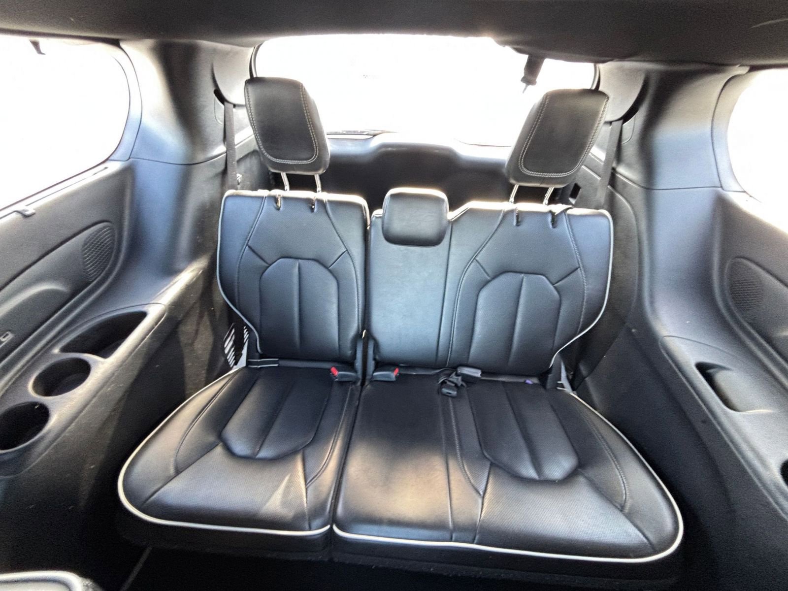 Used 2025 Chrysler Pacifica Limited image 32