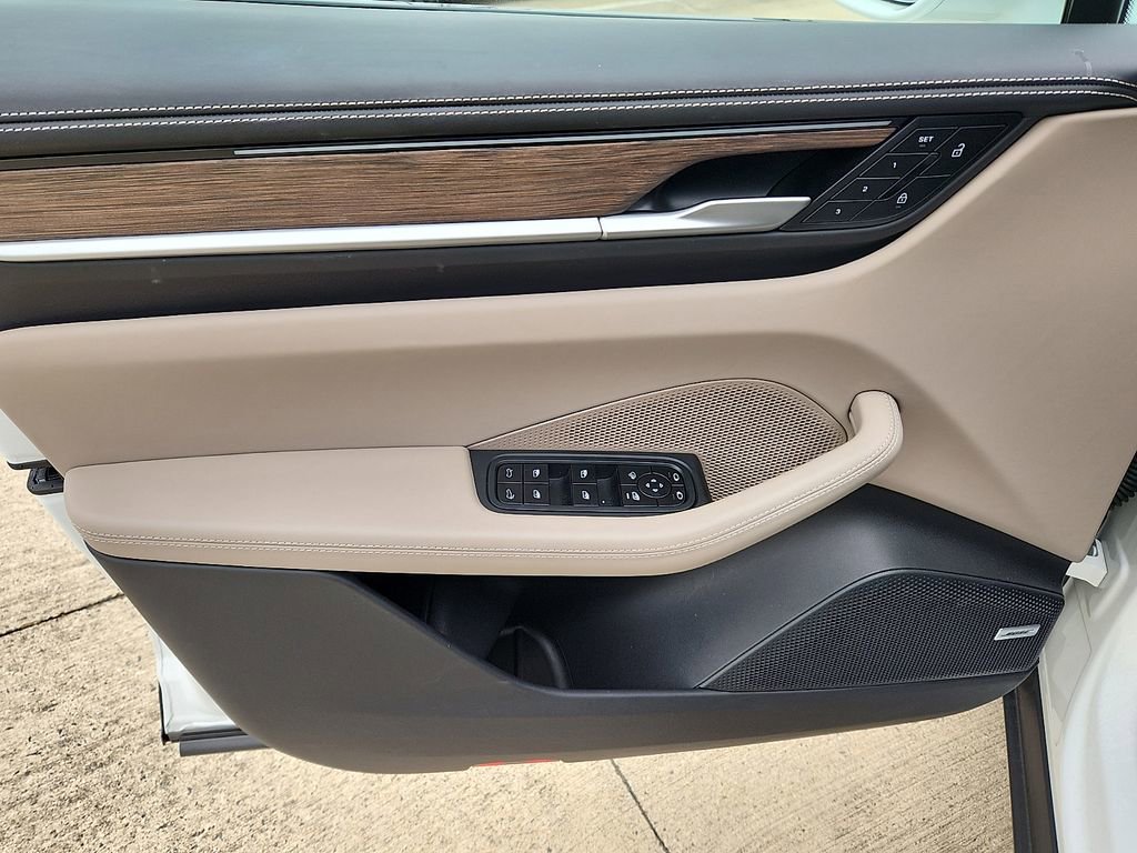 Used 2025 Porsche Macan 4S Electric image 11