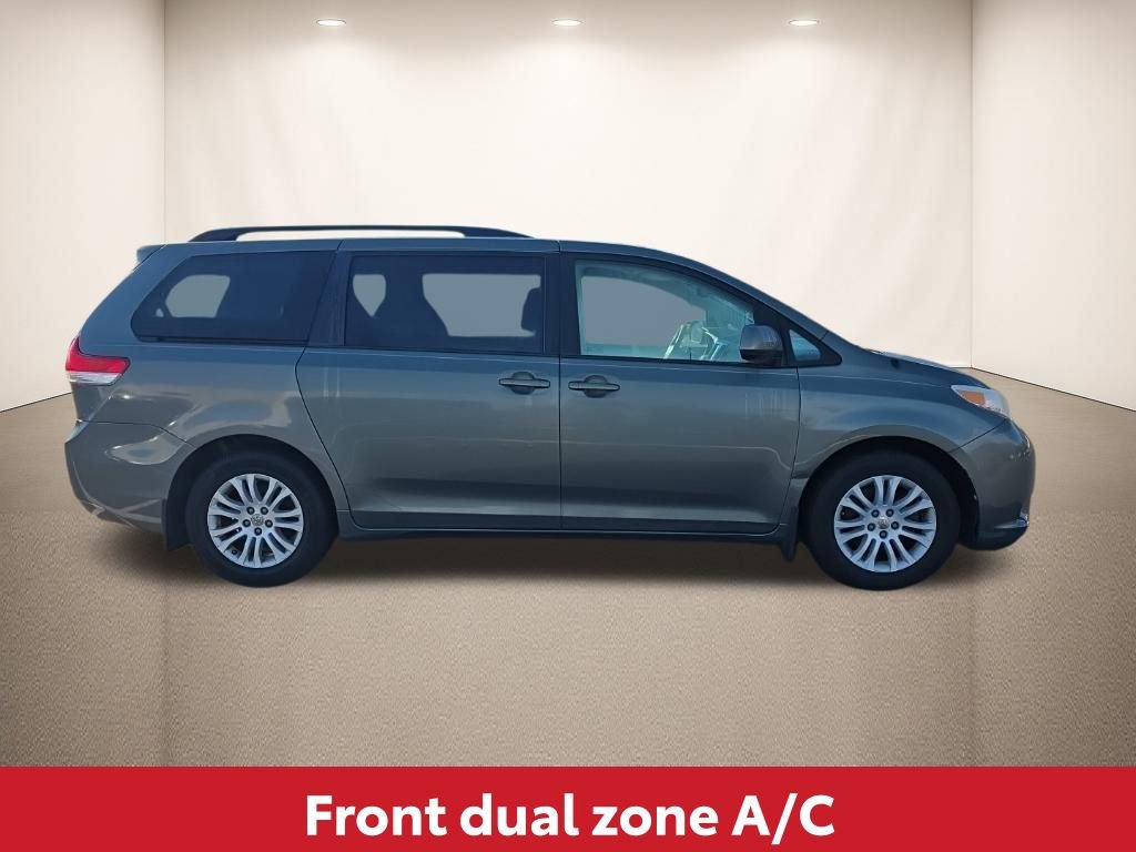 Used 2014 Toyota Sienna XLE image 4