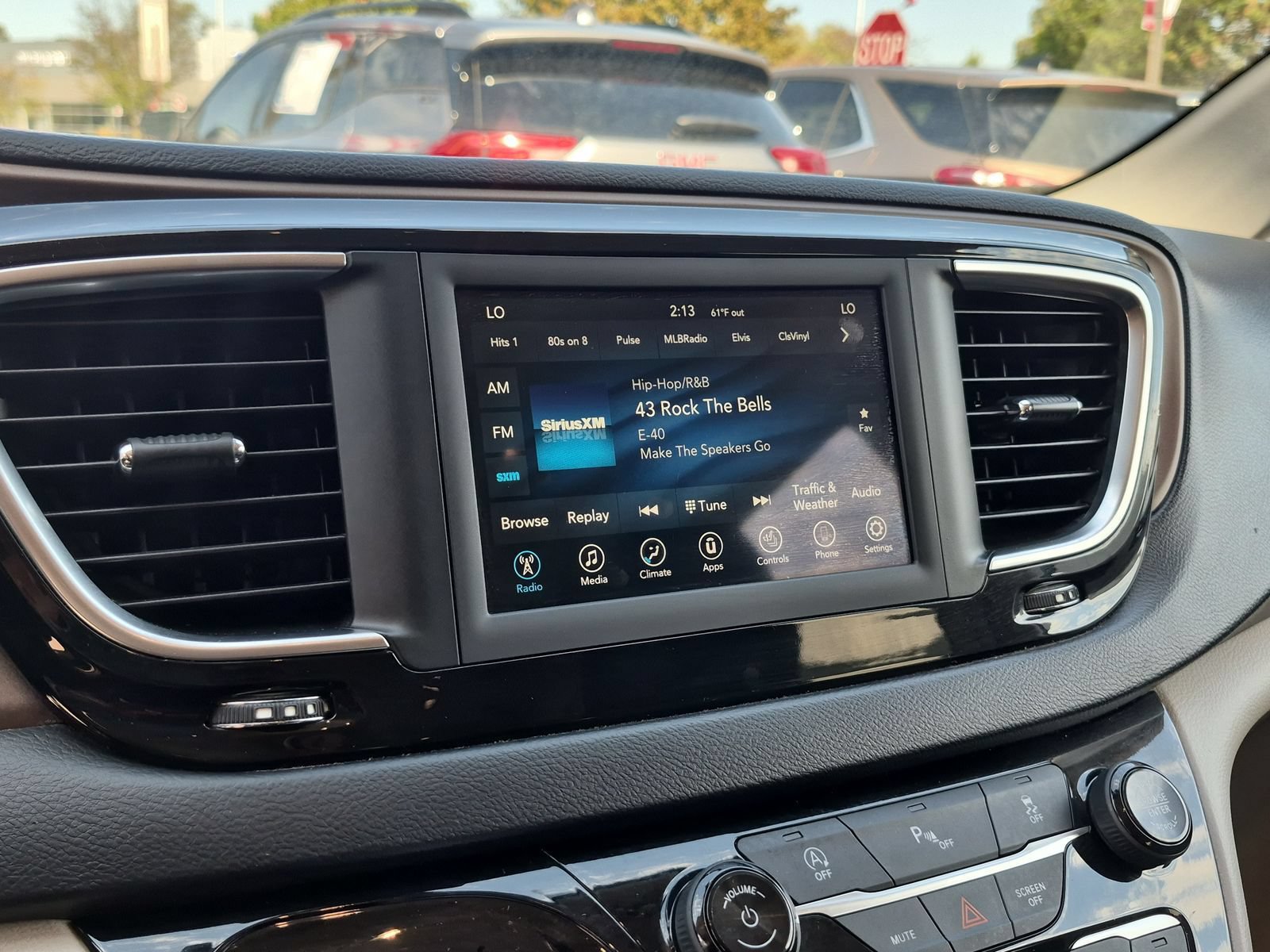 Used 2019 Chrysler Pacifica Touring-L FWD image 28