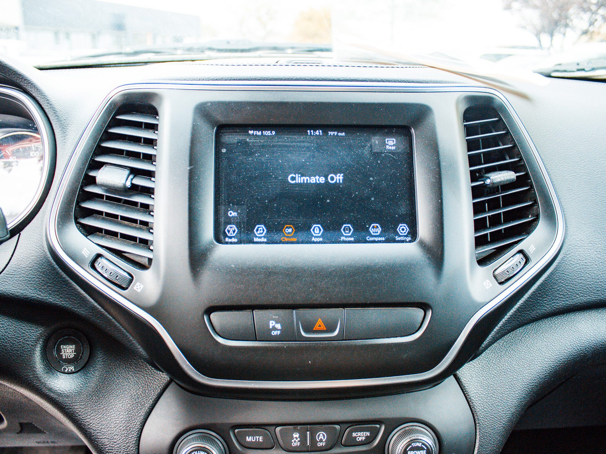 Used 2019 Jeep Cherokee Latitude Plus FWD image 15