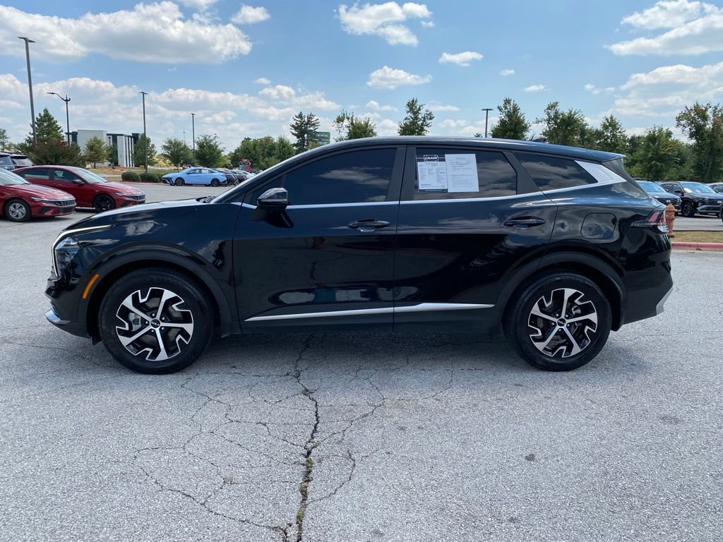 Used 2025 Kia Sportage EX FWD image 4