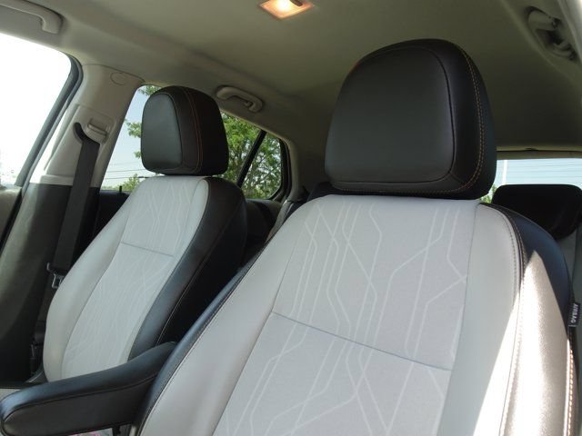 Used 2017 Chevrolet Trax LT w/ LT Convenience Package FWD image 9