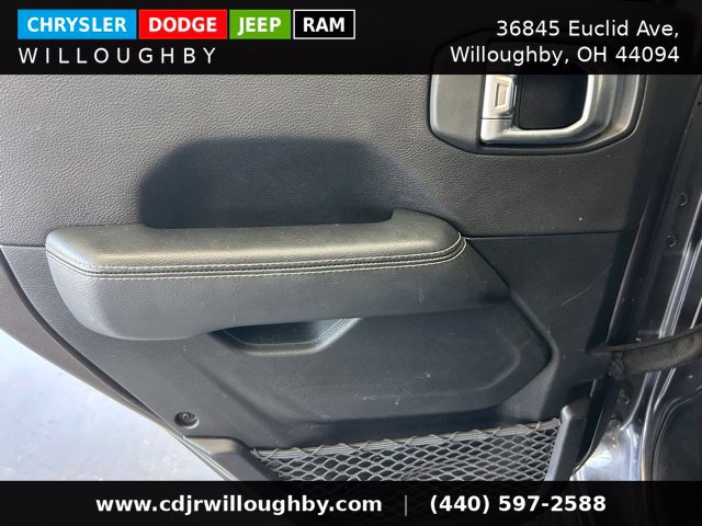 Used 2020 Jeep Wrangler Unlimited Sahara w/ Dual Top Group AWD/4WD image 27