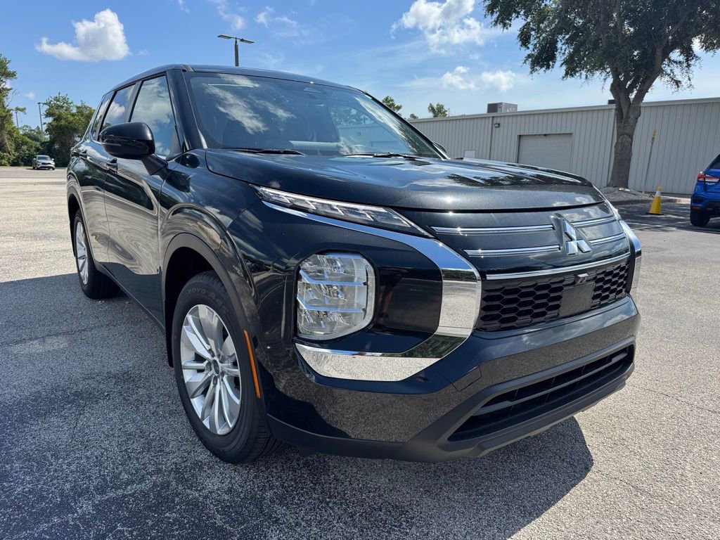 New 2025 Mitsubishi Outlander ES image 10