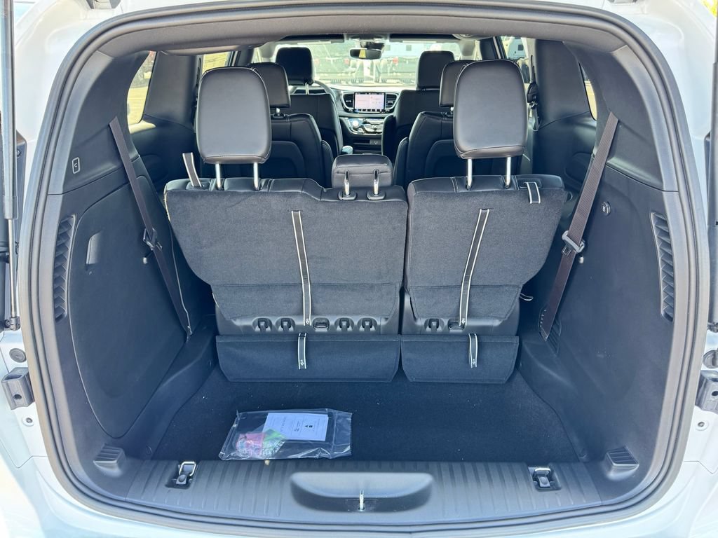 New 2026 Chrysler Pacifica Select FWD image 14