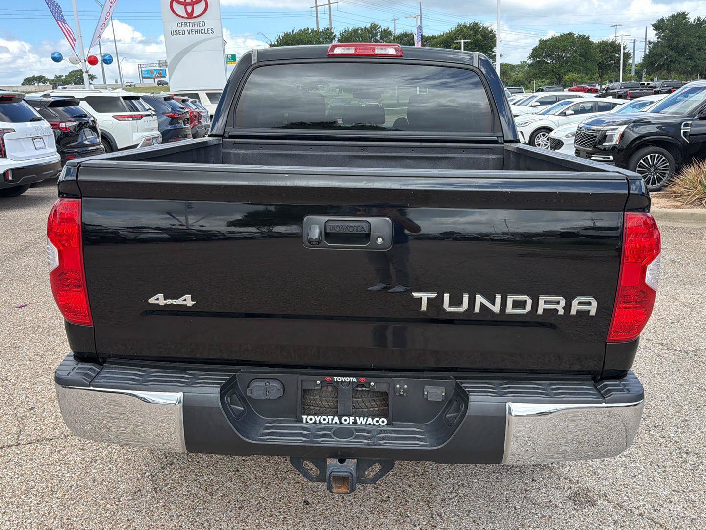 Used 2018 Toyota Tundra SR5 w/ SR5 Upgrade Package AWD/4WD image 4
